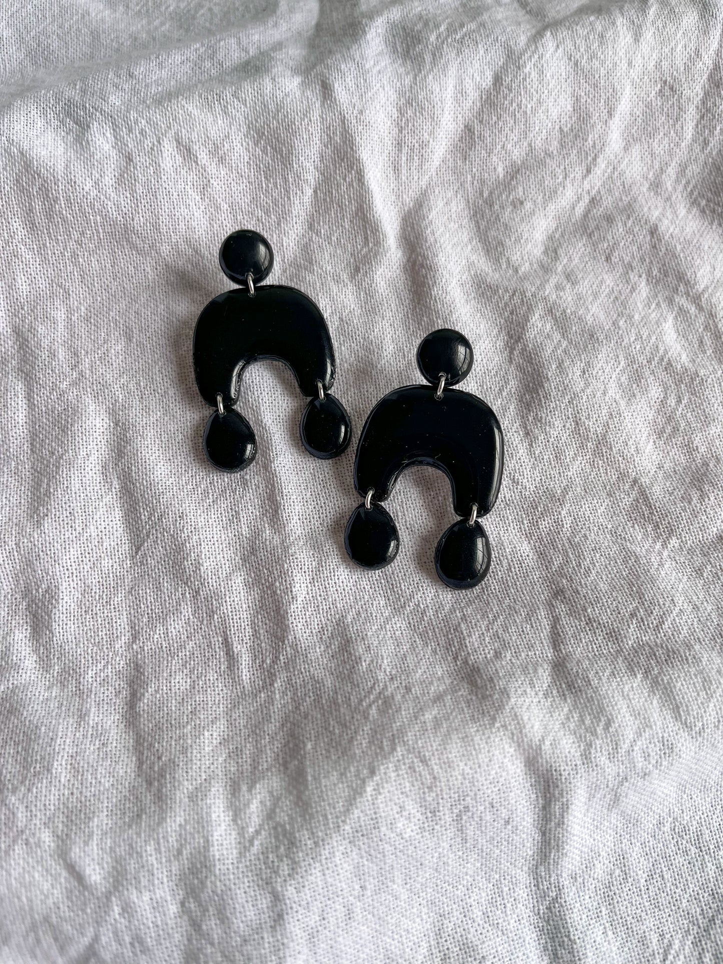 Blackout Arch Dangle