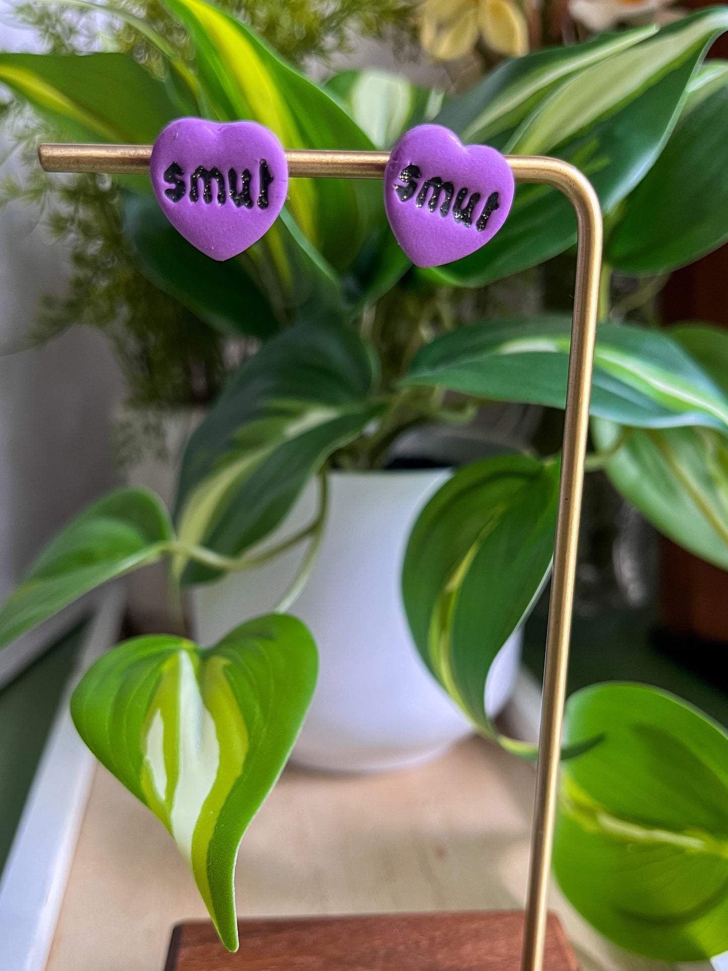 Smut Studs