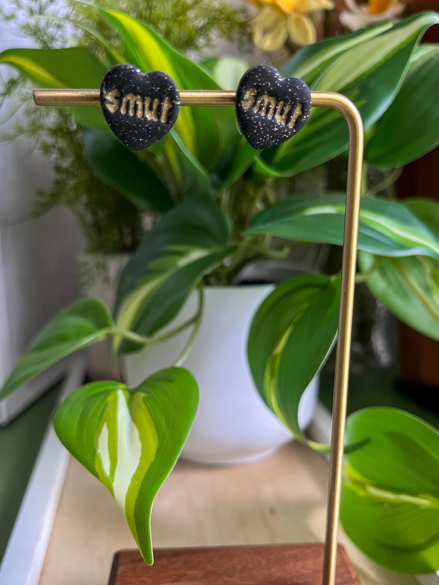 Smut Studs